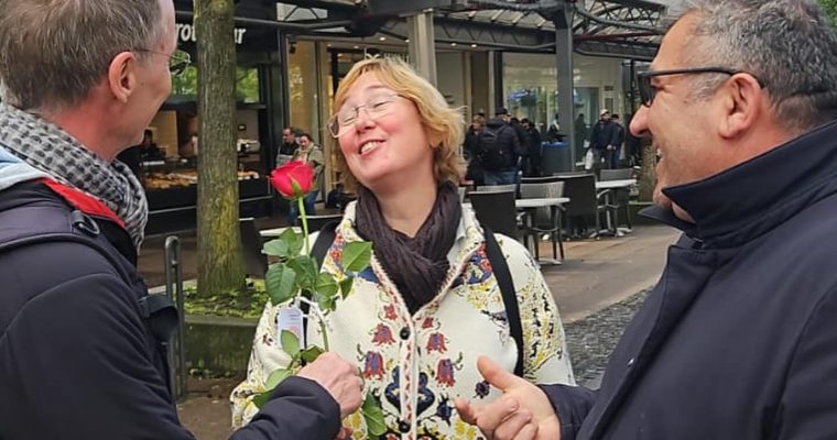 “Gestatten, Muslim.” – Islamische Gemeinschaft mit Straßenaktion gegen Vorurteile